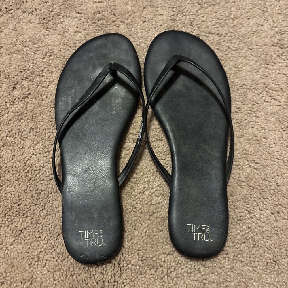 Time & Tru Flip Flops Woman's Size 6 Black Used